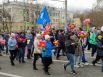Первомайскую демонстрацию открыл рабочий коллектив завода «Купол». 