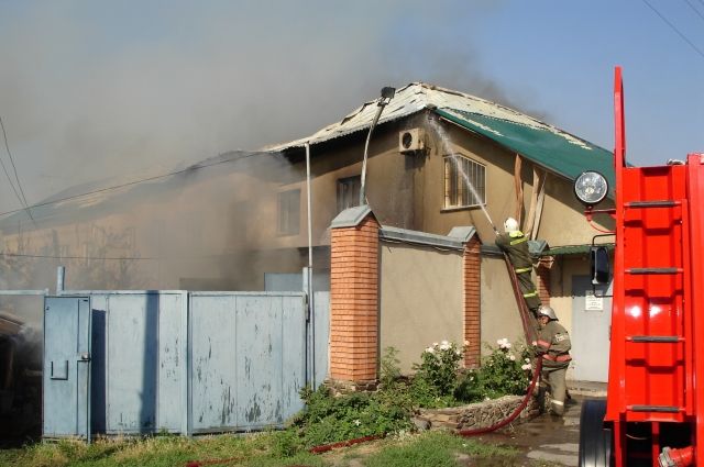 На Дону сгорел частный жилой дом рано утром