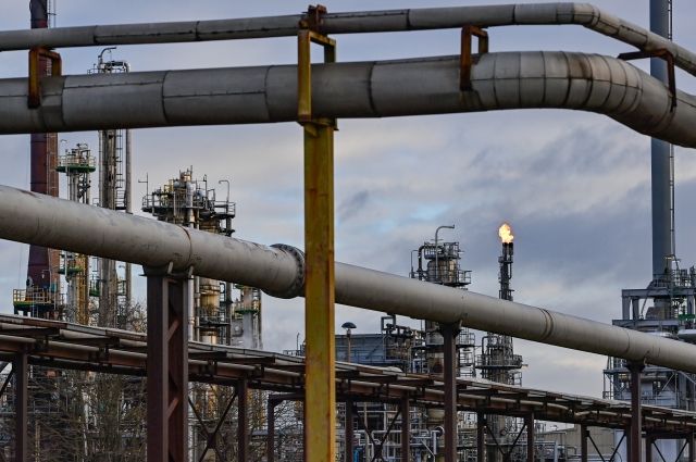 В МИД Венгрии объяснили отказ от санкций против российских нефти и газа