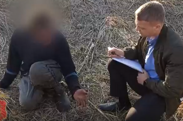 Сотрудники полиции обнаружили на месте происшествия 45-летнего местного жителя.
