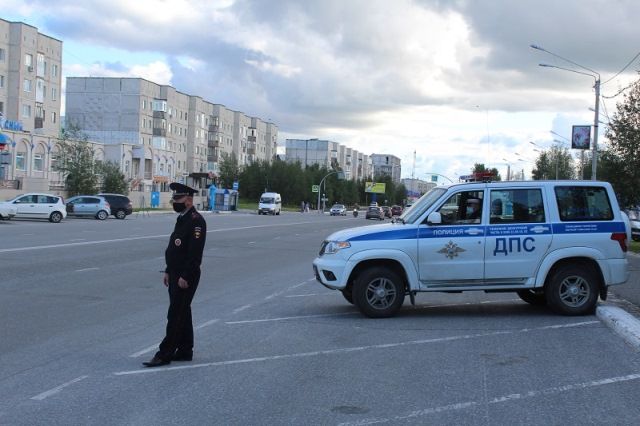 Надымскому автомобилисту назначен административный арест за управление транспортным средством с чрезмерной тонировкой.