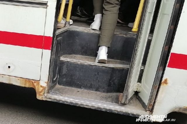 Оренбуржцы возмущены организацией автобусов на Радоницу