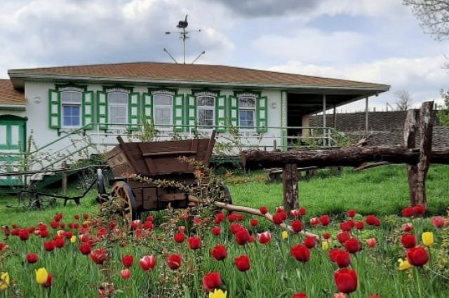 В мае казачьи хутора и станицы утопают в цветах.