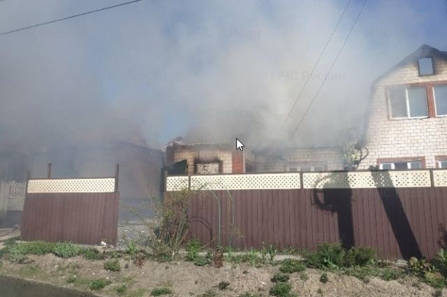 Два частных дома загорелись в Брянском районе