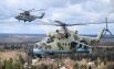 Тяжёлый многоцелевой транспортный вертолёт Ми-26 (на втором плане) и ударный вертолёт Ми-24 летят на репетицию воздушной части парада Победы