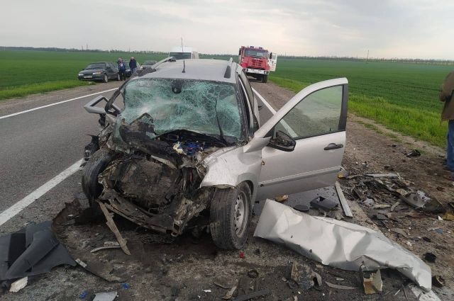 На Дону в ДТП погиб молодой водитель и пострадали два ребёнка