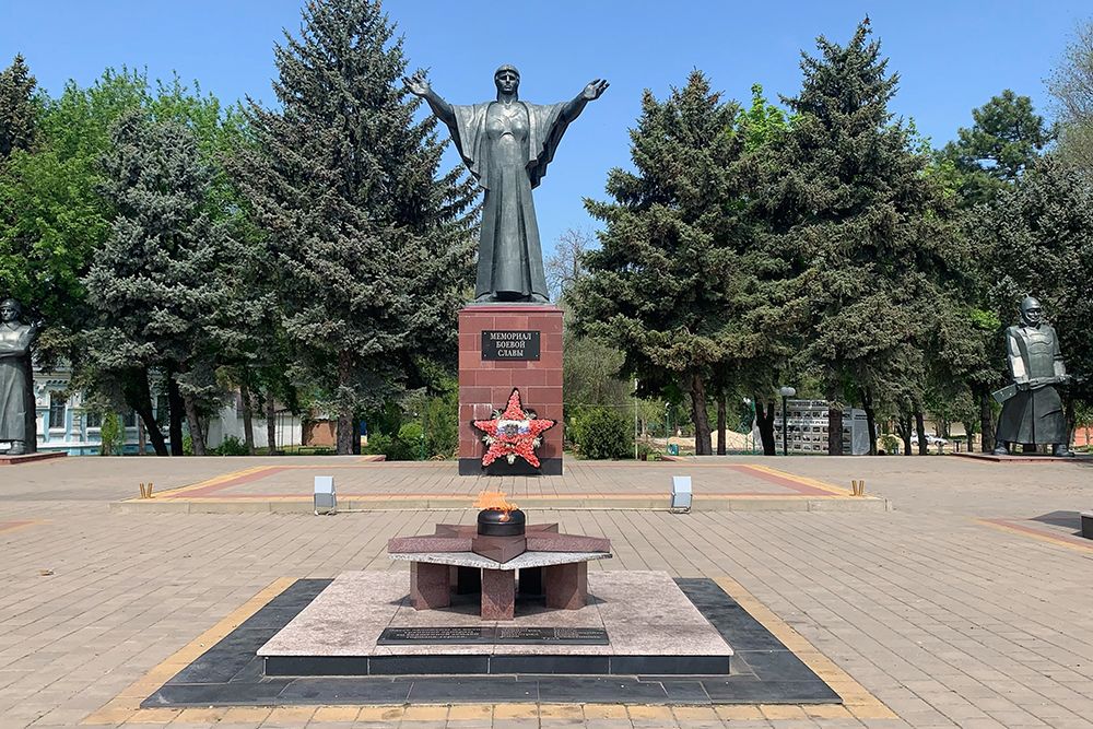 Мемориал боевой славы в станице Новопокровской Краснодарского края.