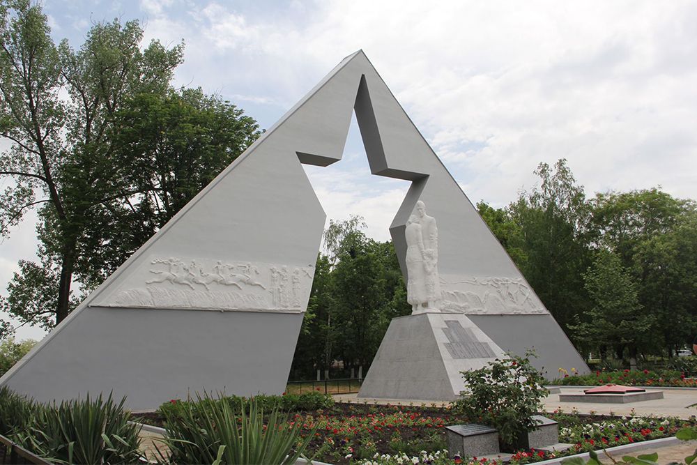 Памятник погибшим воинам в годы Великой Отечественной войны. Калининский район Краснодарского края.