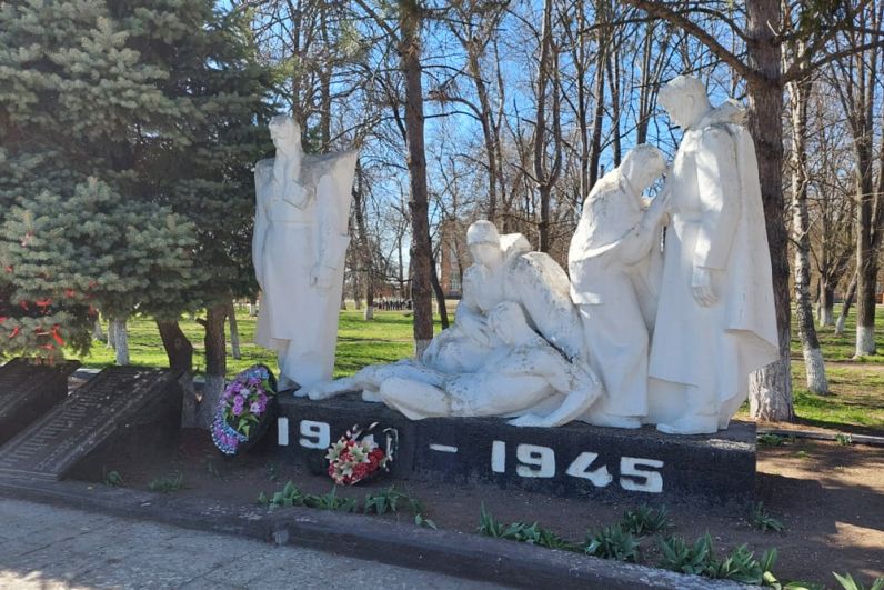 Меморил погибших в годы Великой Отечественной войны в станице Новолеушковской Павловского района.