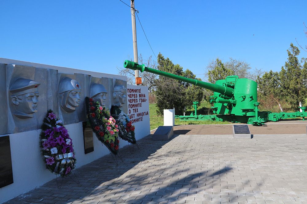 Мемориал на Рубановой косе в Тамани.