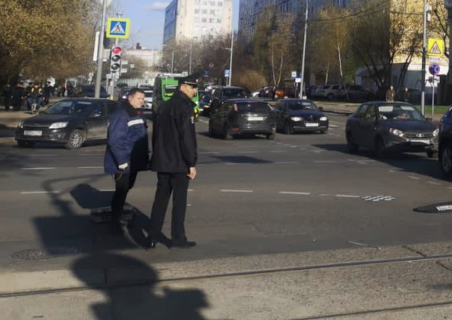Иномарка сбила коляску с ребенком и пожилую женщину в Москве