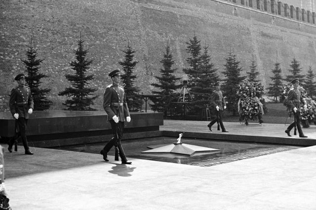 Почетный караул на открытии Могилы Неизвестного солдата у Кремлевской стены. 8 мая 1967 г.