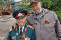 Сергей Карандашов (справа) с коллегой, ветераном уголовно-исполнительной системы Петром Сватковым