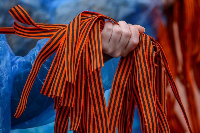 Ижевчан возмутил патриотический баннер в Ижевске с американскими солдатами