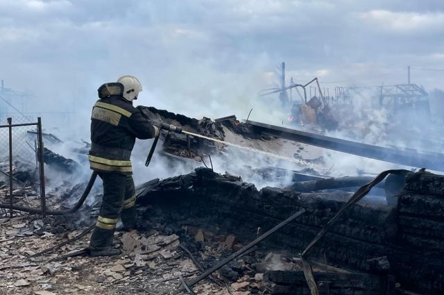 День выдался достаточно напряжённым для омских пожарных.