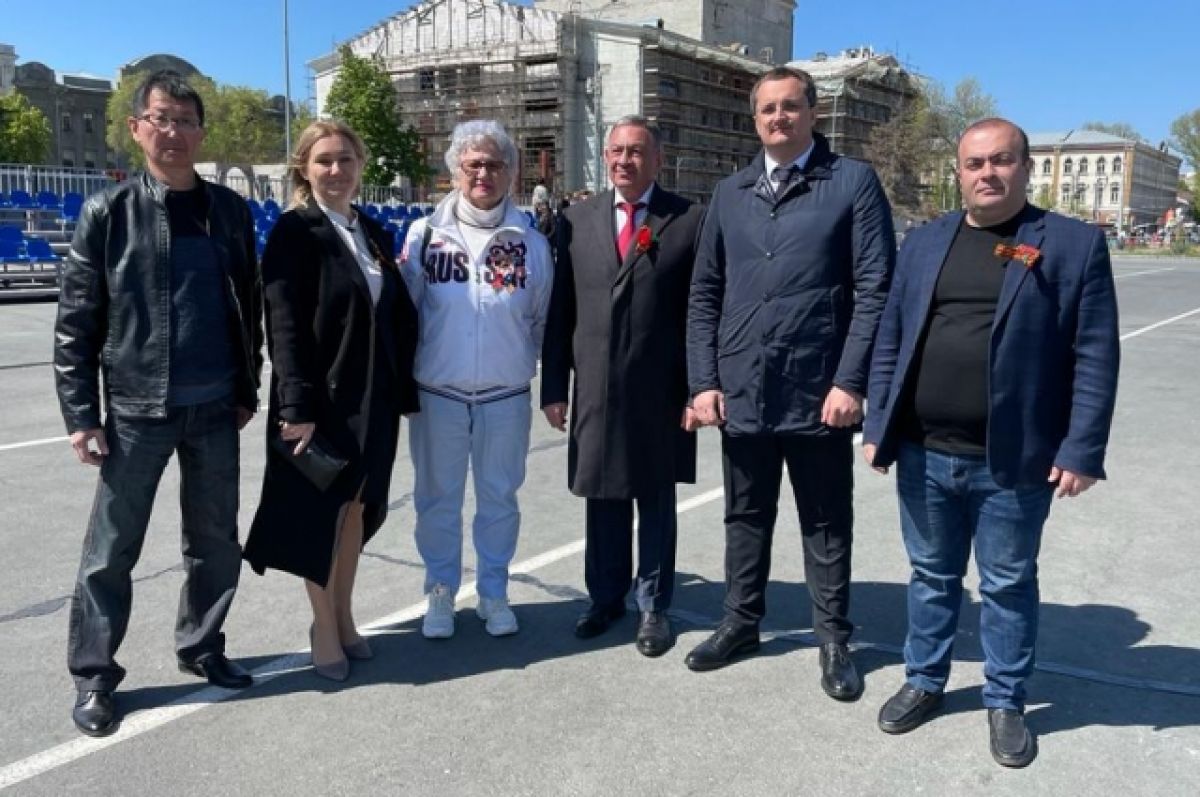 На Театральной площади состоялся торжественный парад в честь Дня Победы |  АиФ Саратов