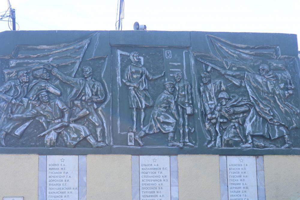 Мемориал на территории железнодорожного депо "Иркутск-Пассажирский".