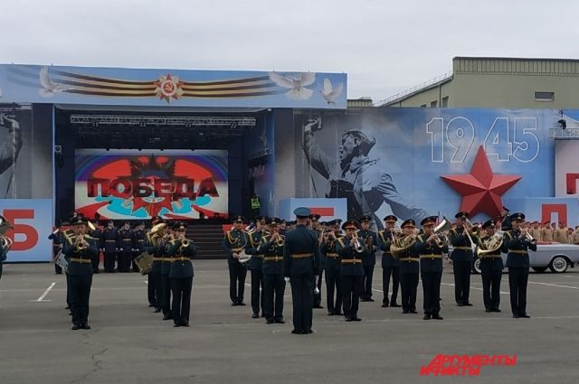 В Оренбурге начался праздничный парад в честь Дня Победы.