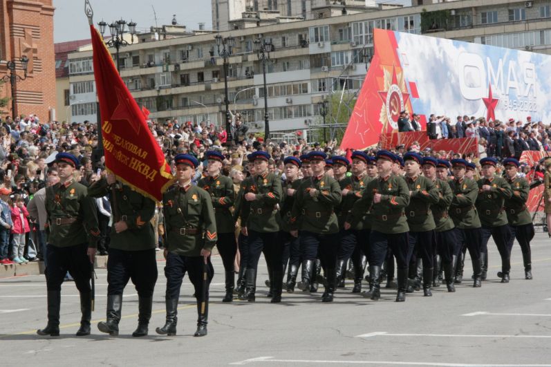 Шествие суть времени. Парад в Волгограде. Парад 9 мая. Военный парад в Волгограде 9 мая 2011 года. Парад 9 мая Волгоград.