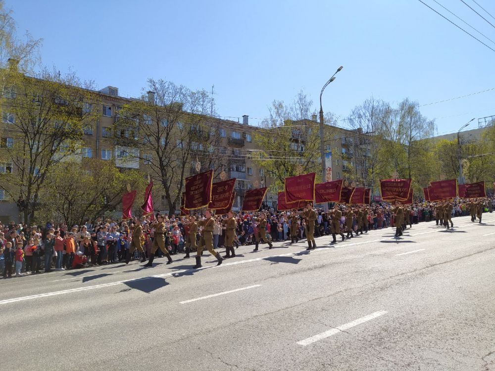 Участники Парада Победы-2022 торжественно прошли по ул. Пушкинской от дома правительства до ул. Кирова.