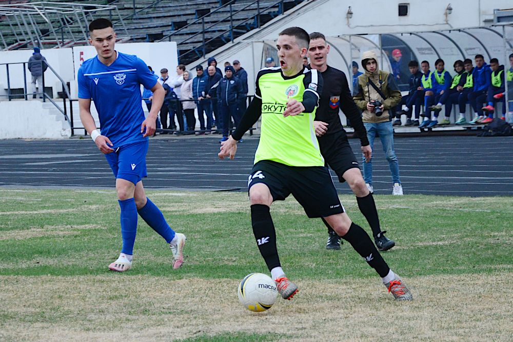 Иркутские футбольные команды стартовали в чемпионате СФО и ДФО.