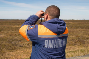 Ямальские спасатели помогают тушить пожары в Тюменской области.