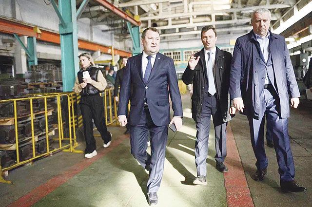 Глава региона Максим Егоров провёл встречу с коллективом Тамбовского вагоноремонтного завода. 