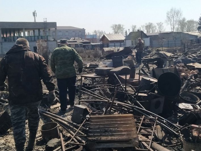 Последствия пожара в Уяре Красноярского края