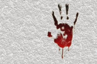 Два дня пациентка пыталась сама справиться с маточным кровотечением и лишь на третьи сутки вызвала скорую помощь.