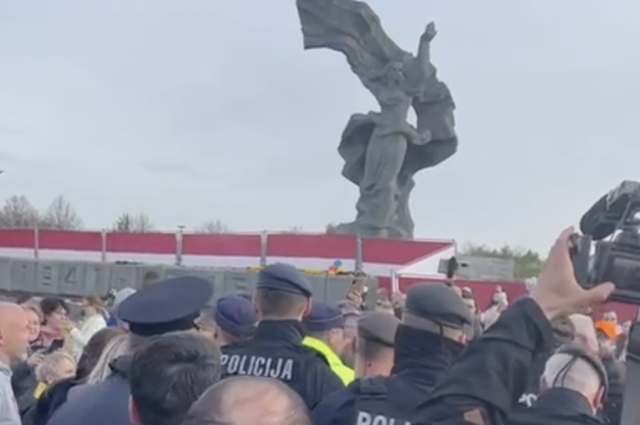 Швыдкой считает, что памятник Освободителям Риги стоит попытаться спасти