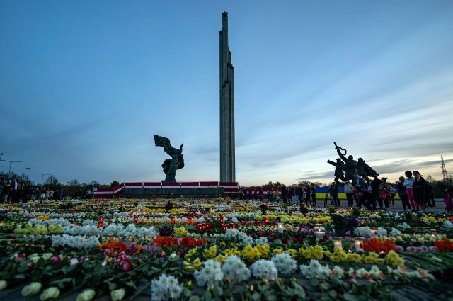 Сенатор Джабаров: Россия готова вывезти памятник Освободителям Риги