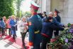 Возложение цветов на митинге в честь переименования площади Конституции в Донецке именем Героя РФ Нурмагомеда Гаджимагомедова, погибшего в ходе спецоперации на Украине