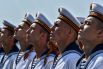 Матросы на репетиции парада ко Дню Военно-морского флота РФ в Севастополе, 23 июля 2021 года