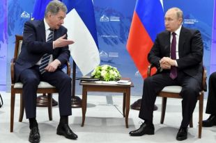 Глава Финляндии объявил Путину о вступлении в НАТО: РФ назвала это ошибкой