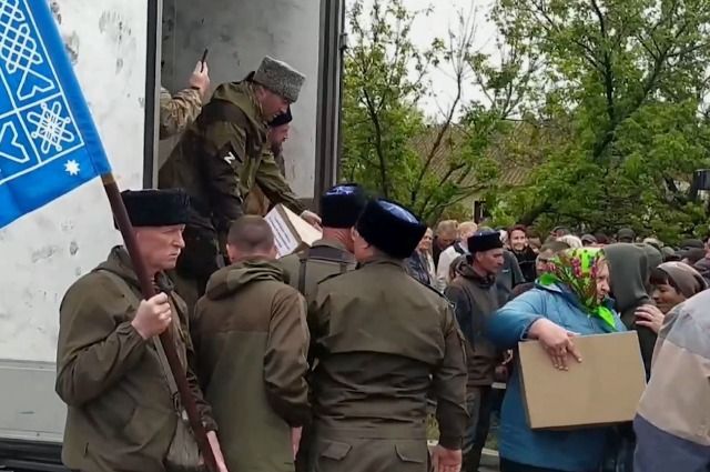Раздача гуманитарной помощи жителям Запорожской области