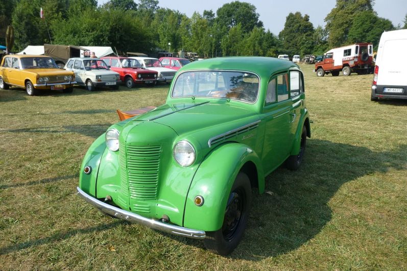 Москвич-400 — советский автомобиль I группы малого класса, выпускавшийся на Заводе малолитражных автомобилей в Москве («ЗМА», впоследствии — «МЗМА») с декабря 1946 по 1954 год. Первый массовый легковой автомобиль, продававшийся в СССР для индивидуального использования. По конструкции был идентичен автомобилю Opel Kadett K38, выпускавшемуся в 1937—1940 годах в Германии предприятием Adam Opel A.G., принадлежавшим американскому концерну General Motors.