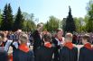 Церемония приёма в пионеры проходит на торжественной линейке в День пионерии 19 мая.