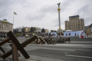 Жителей столицы предупреждают о сильных порывах ветра.