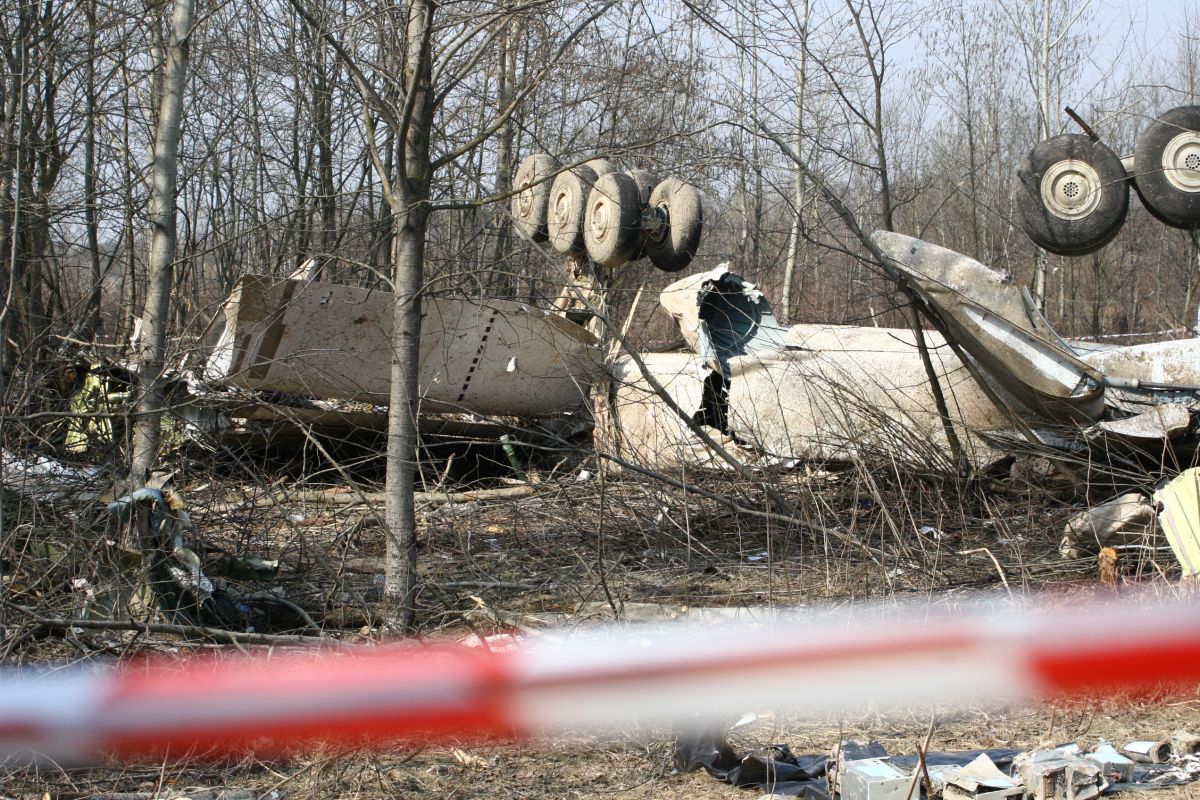Смоленске авиакатастрофа. Катастрофа польского ту-154 под Смоленском. Авиакатастрофа Леха Качиньского под Смоленском 10 апреля 2010 года. Катастрофа над Смоленском 2010. Крушение ту-134 под Смоленском (2010).
