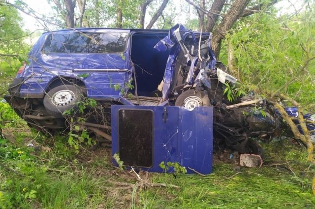 25-летний водитель Mercedes-Benz Sprinter погиб в ДТП в Брянской области