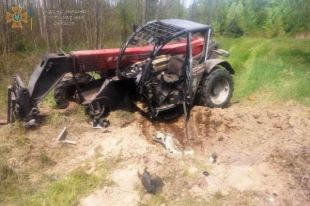 В Черниговской области трактор подорвался на боеприпасе.