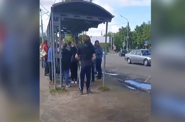 Геннадий Косенко остановил автобус, вернув пассажирам деньги, и ждал, когда девушку заберет «скорая помощь».