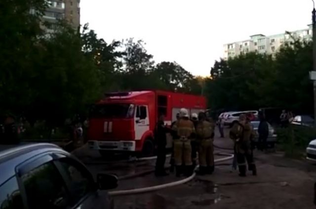 В Ростове при пожаре в многоэтажном доме погиб человек