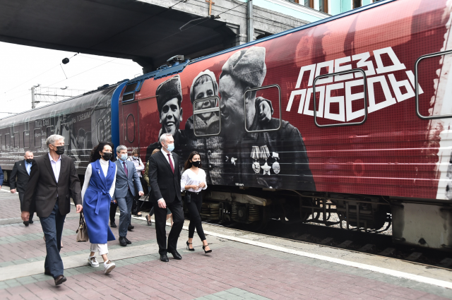 Поезд представляет собой уникальные отреставрированные вагоны времен Великой Отечественной войны