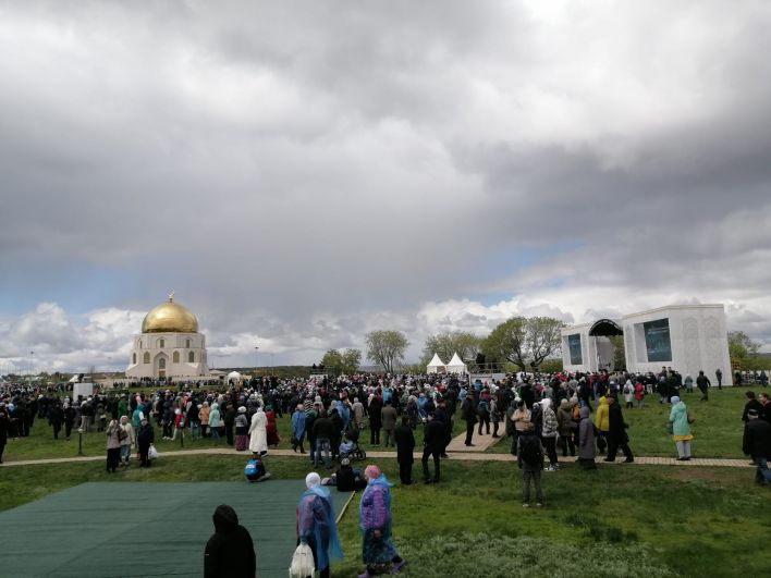 Десятки тысяч гостей прибыли 21 мая в Болгар на торжества в честь 1100-летия принятия ислама волжскими булгарами.