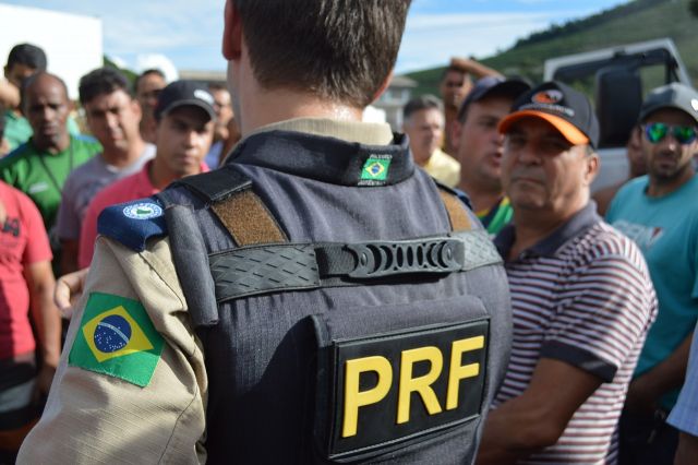 К посольству РФ в Бразилии вызвали саперов из-за провокации с гранатой