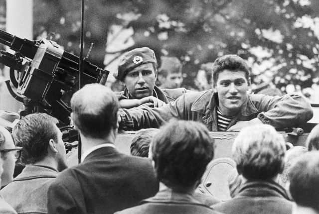 «Пражская весна». Русские и чехи обсуждают события, происходящие в стране. 11.08.1968