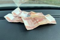 Мужчина настойчиво предлагал сотруднику ГИБДД взятку в размере 20 тысяч рублей.