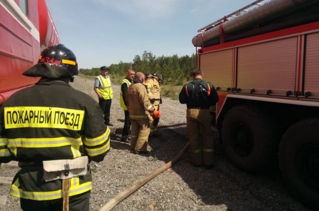 Пожарный поезд участвует в ликвидации пожара в Алтайском крае