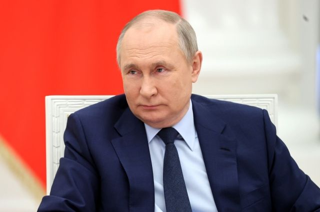 Путин: многодетная семья должна стать трендом